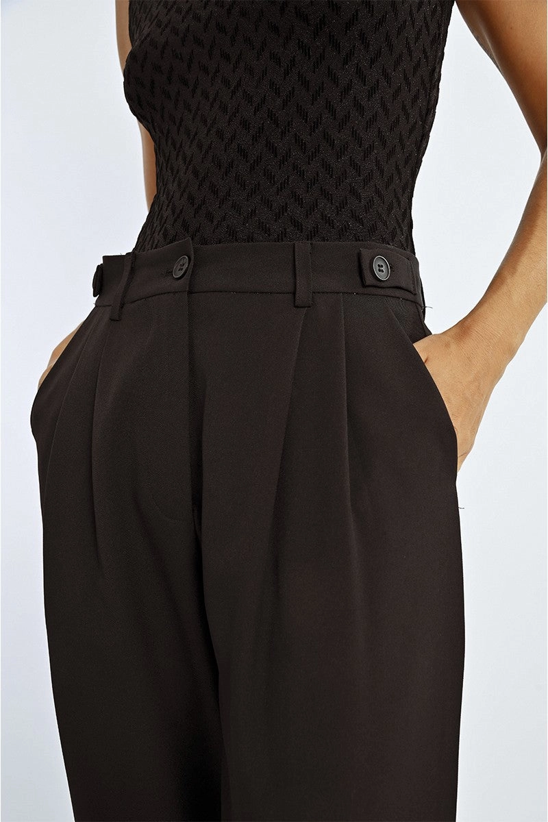 Seam-Free Lightweight insulation Wide Pleated Pants in Black