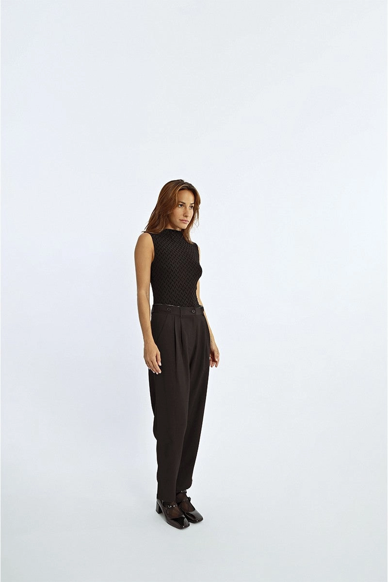 ErgonomicArticulatedDesign Functional Fit Wide Pleated Pants in Black