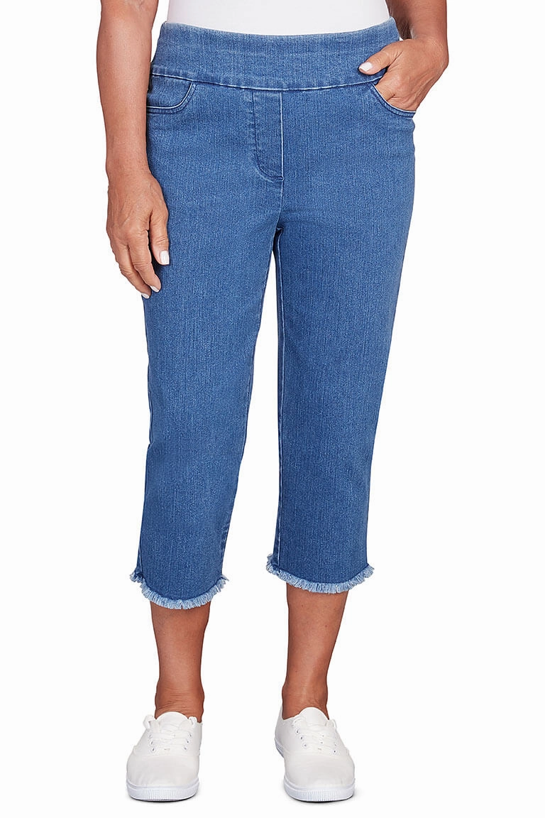 Body Sculpting Allure Frayed Denim Capri Pant