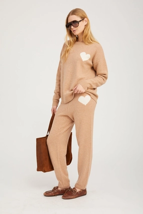 Almondine Cashmere Heart Logo Sweatpants Breathable Base Cozy Material