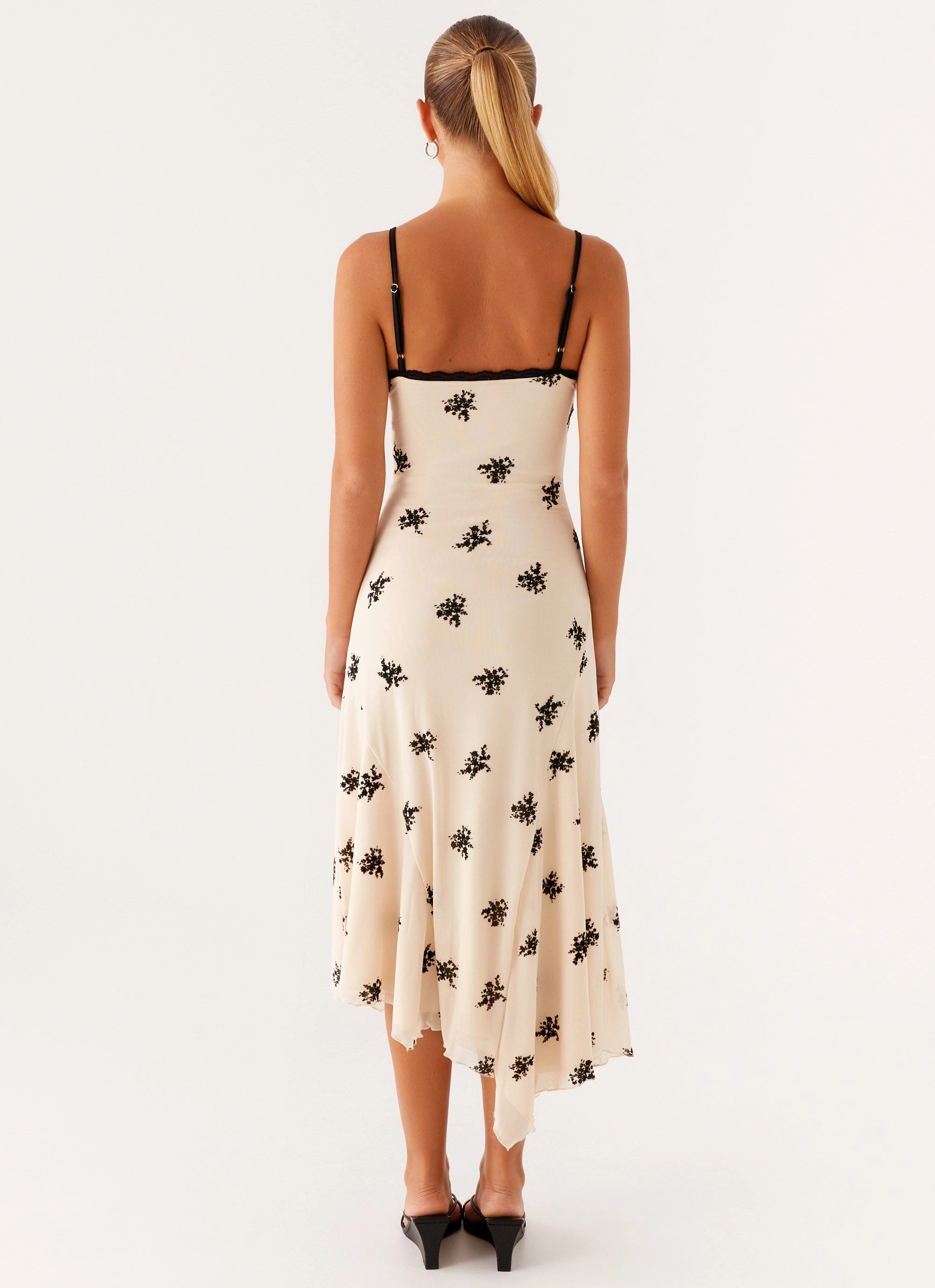 Amelia Midi Dress - Nude Balanced Tones Fall Silhouette