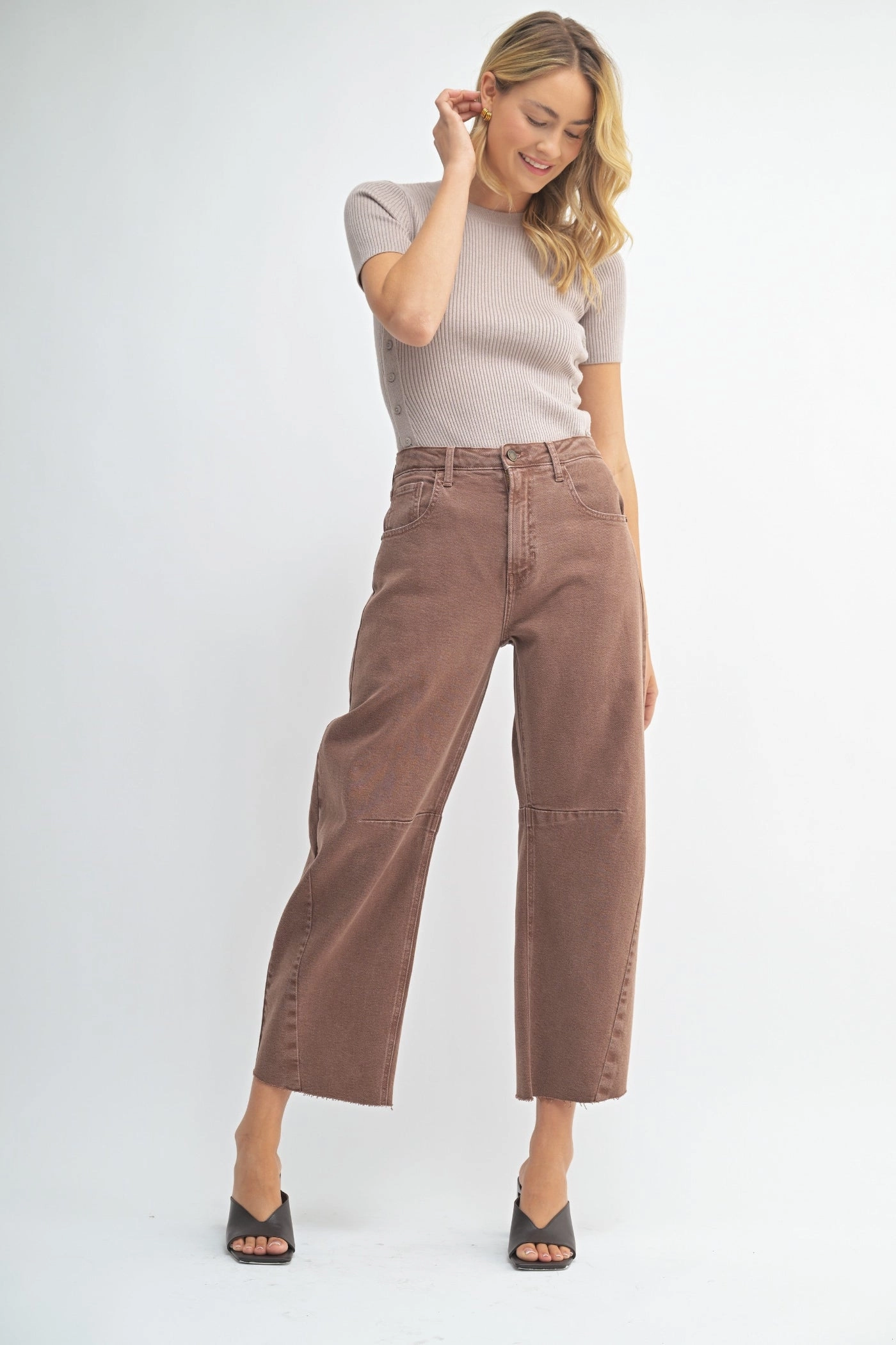 ARIANA ESPRESSO BARREL JEANS Travel Essential Minimalist Traveler Gear Bold Look