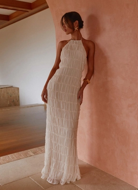 Flattering and Effortless Aullie Maxi Dress - Ivory