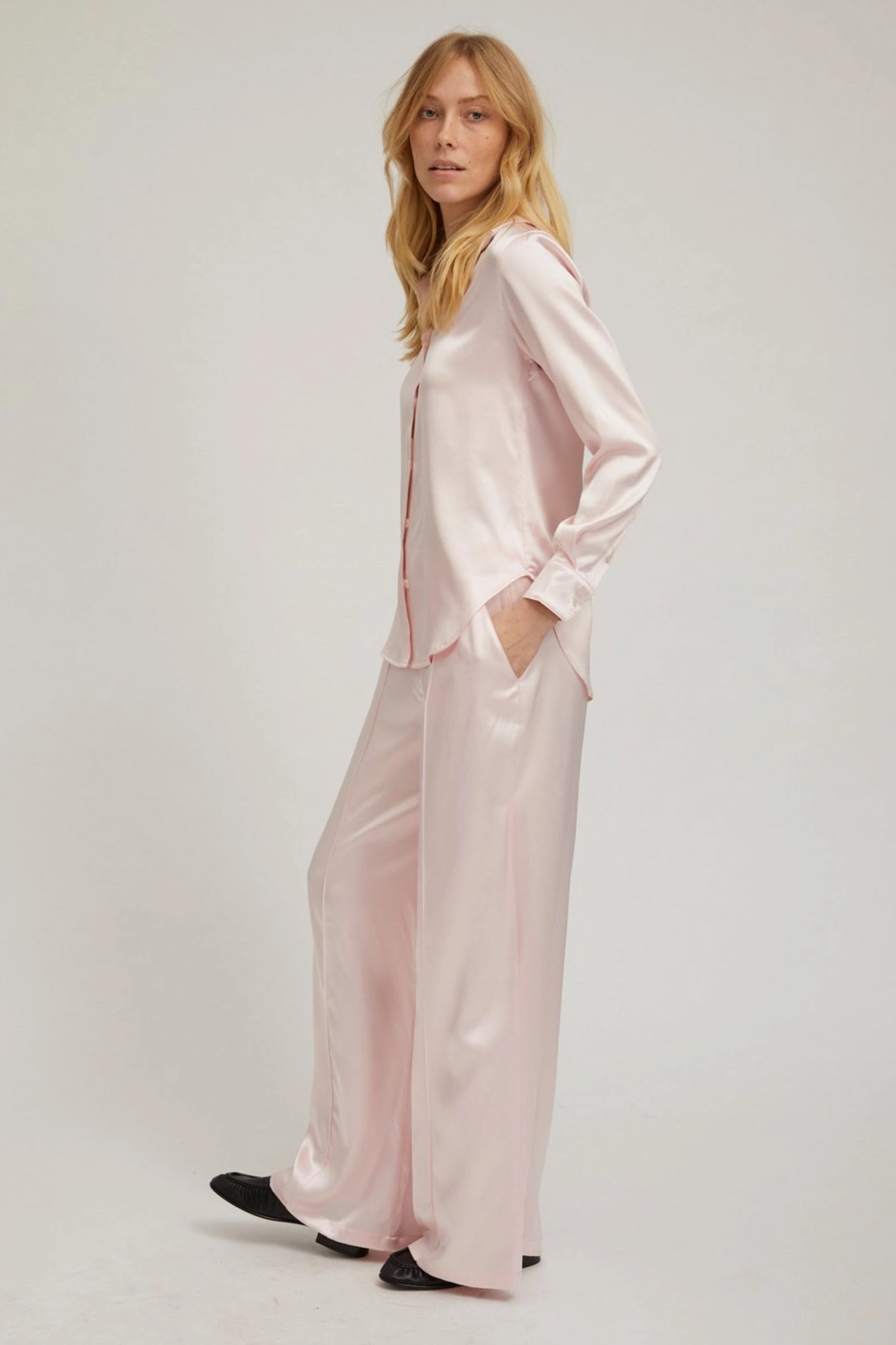 Flexible Use Modern Fit Ballet Silk Wide Leg Pintuck Pants
