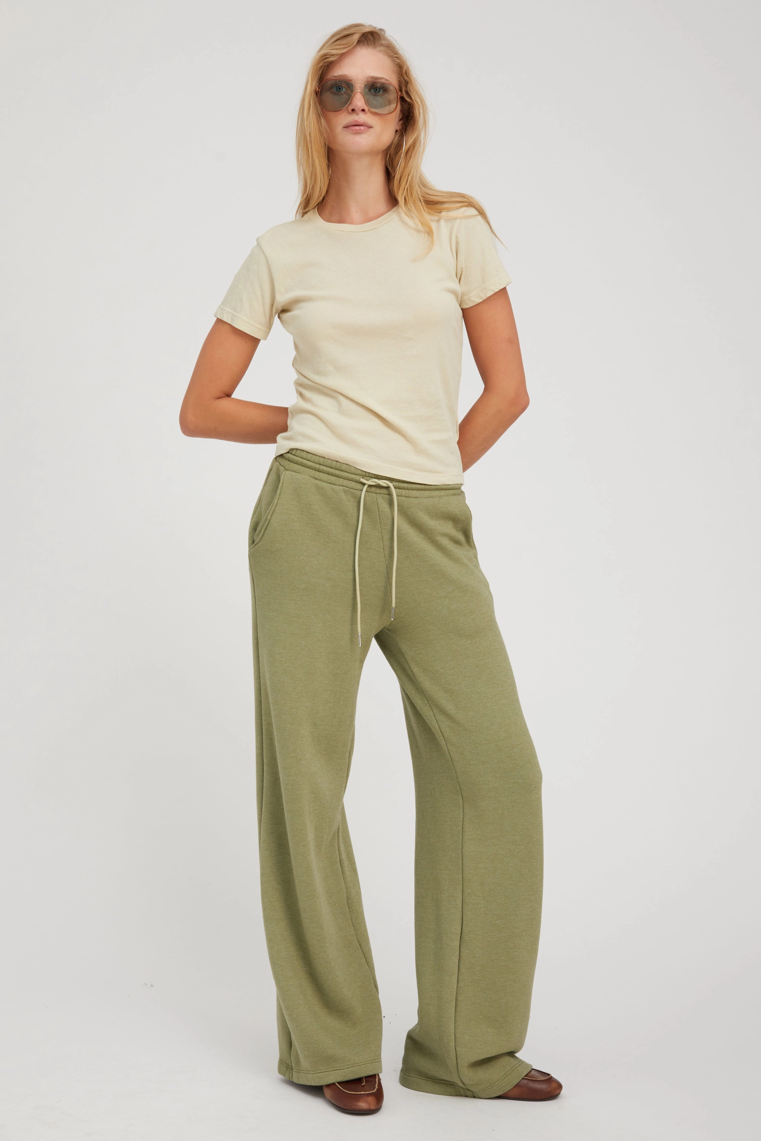 SweatAbsorbent Stretchable Material Basil Baggy Sweatpants