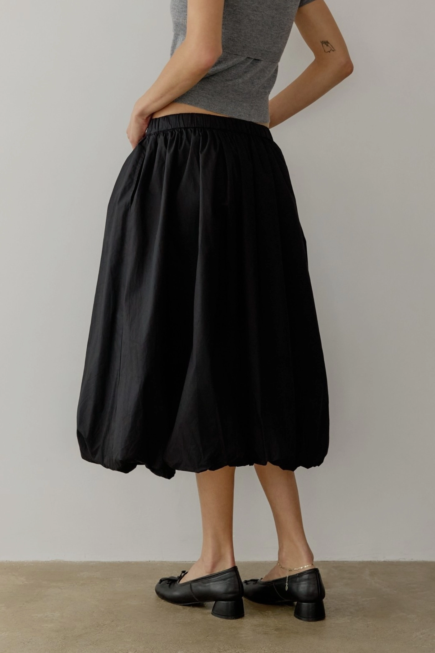 BELLA MIDI SKIRT Ventilated Slits Sturdy Waistband