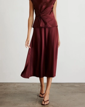 Beth Skirt Slim Silhouette
