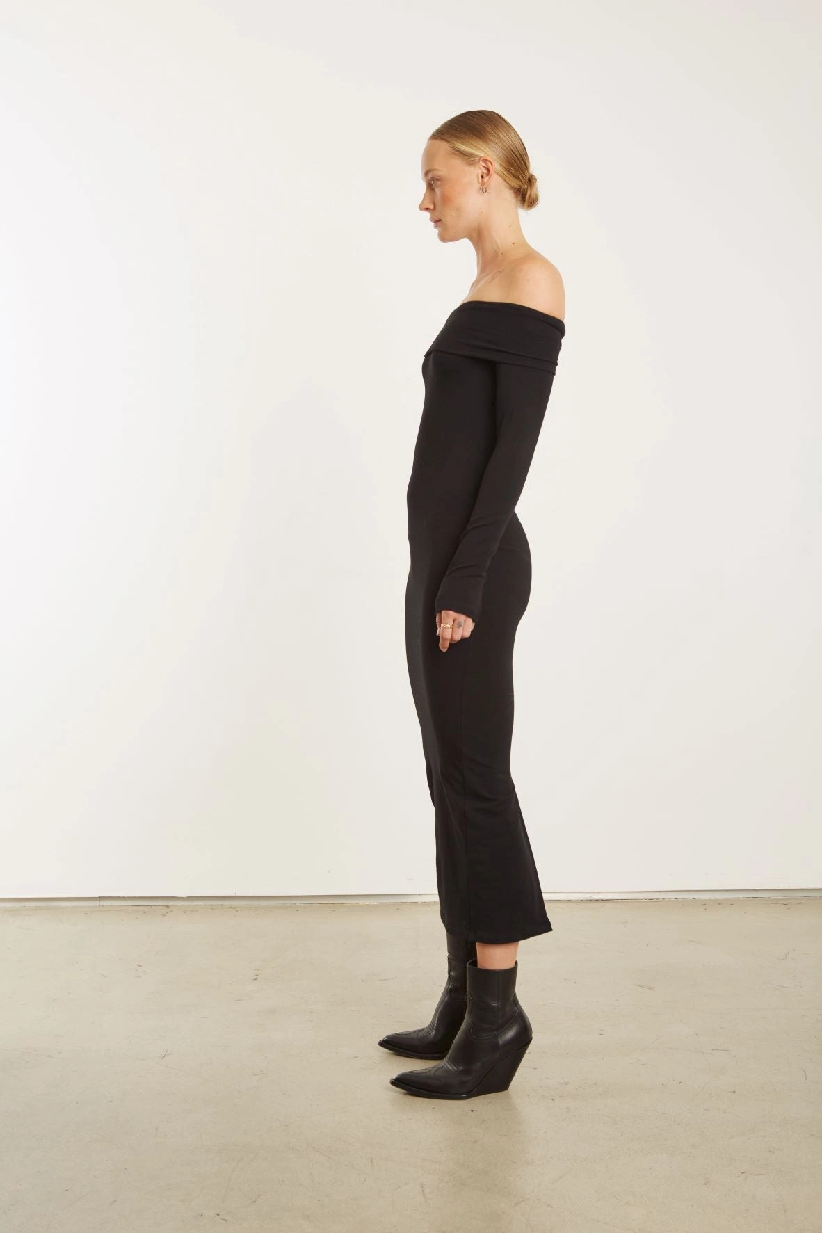 Black City Off Shoulder Dress Pleated-Texture