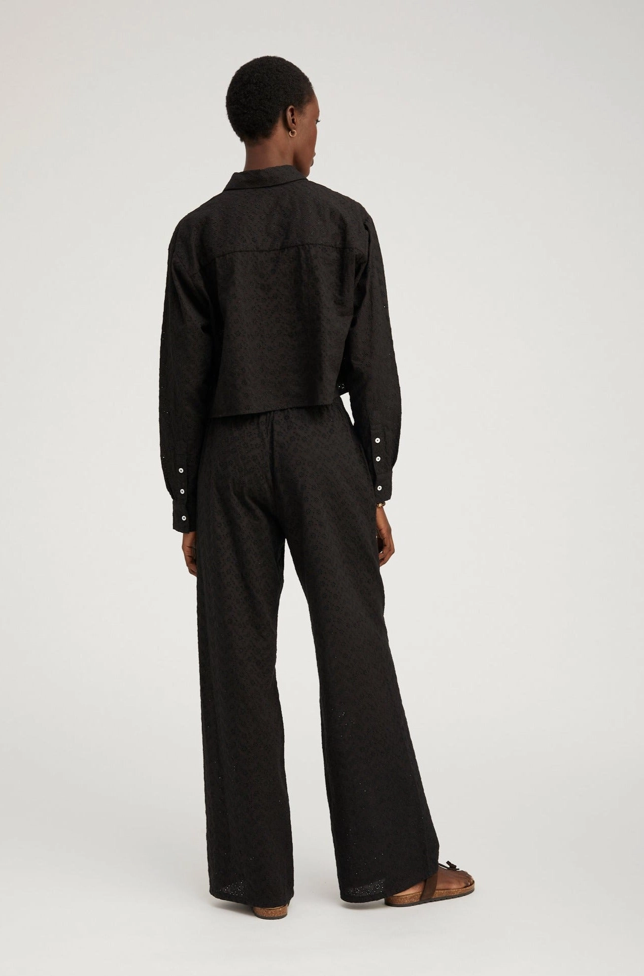 OrganicCotton Black Eyelet Cropped Button Down