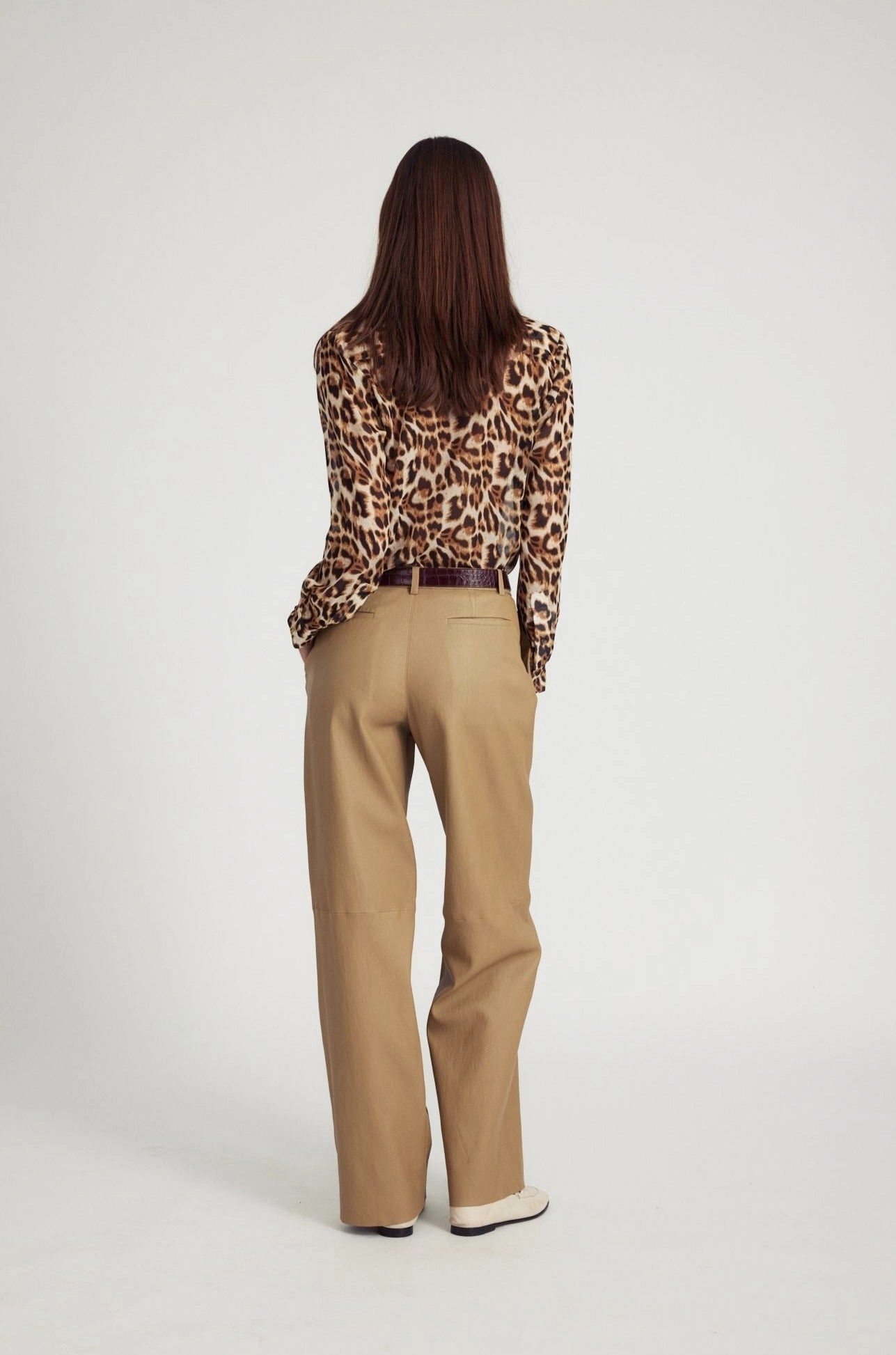 Ultraviolet Protection Finish Leopard Silk Fitted Button Down