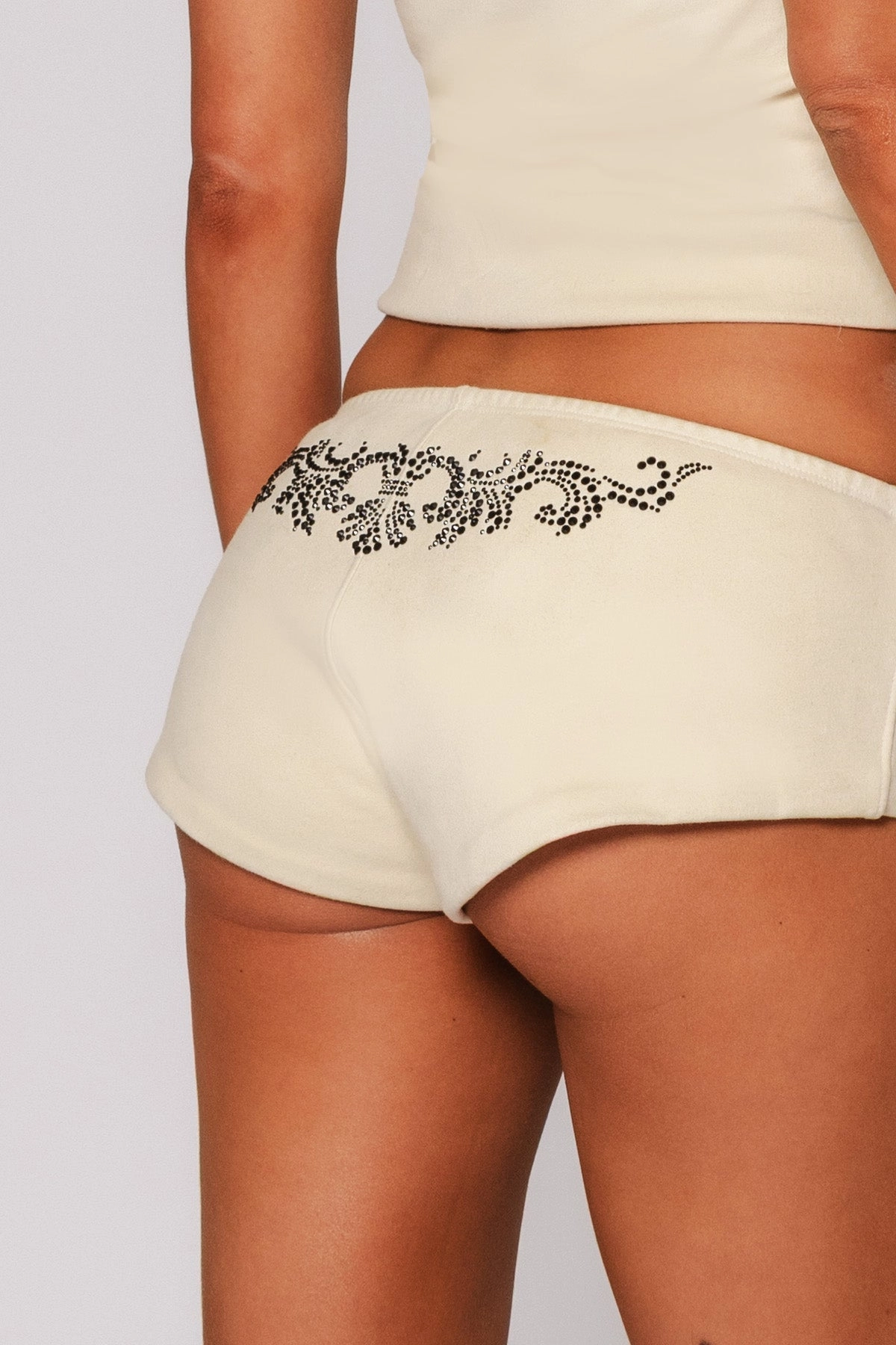 BUCKLE BUNNY SHORT / OFF-WHITE Sport Layer
