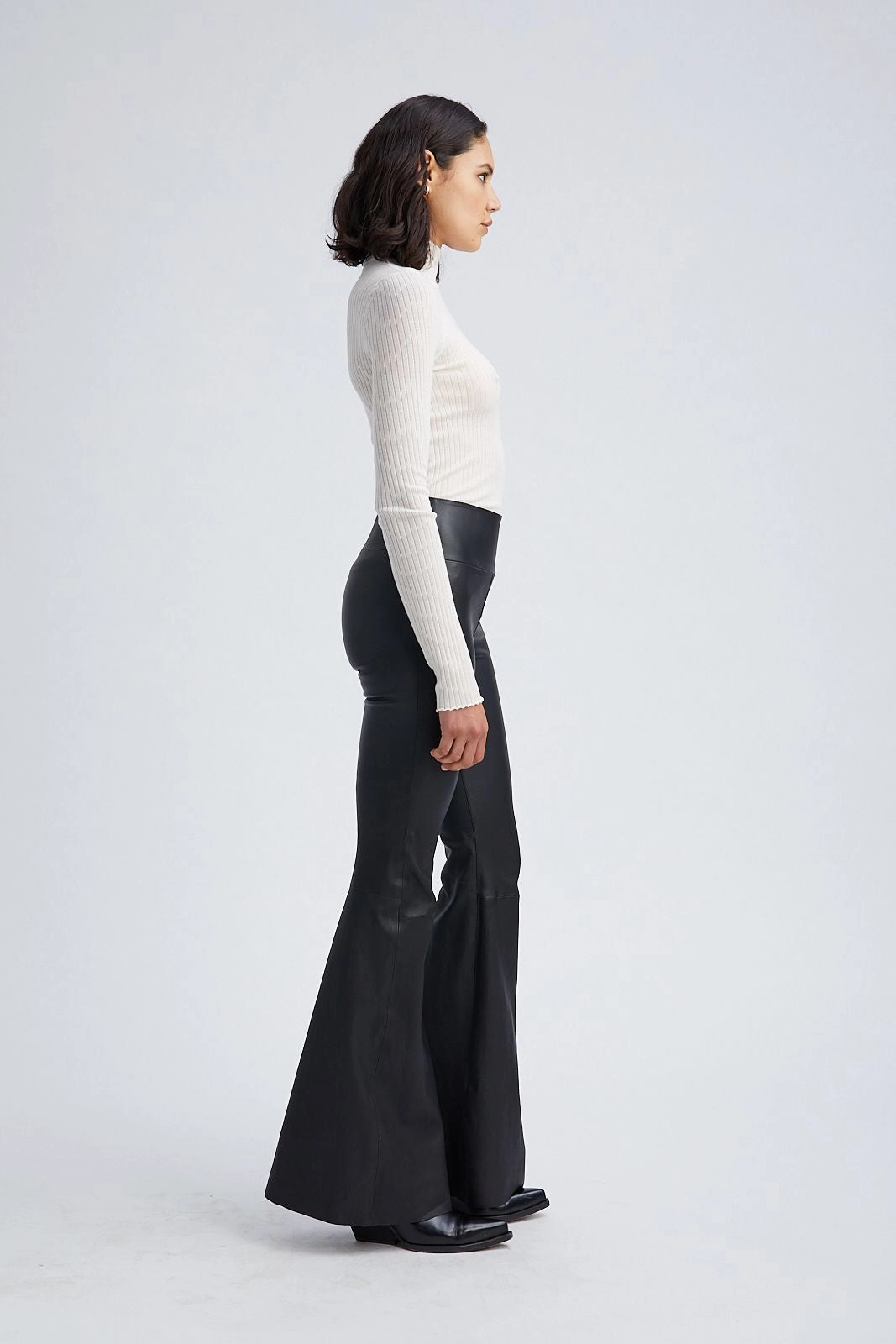 Chalk Cashmere Mock Neck ElasticTrimming Thermal Insulation