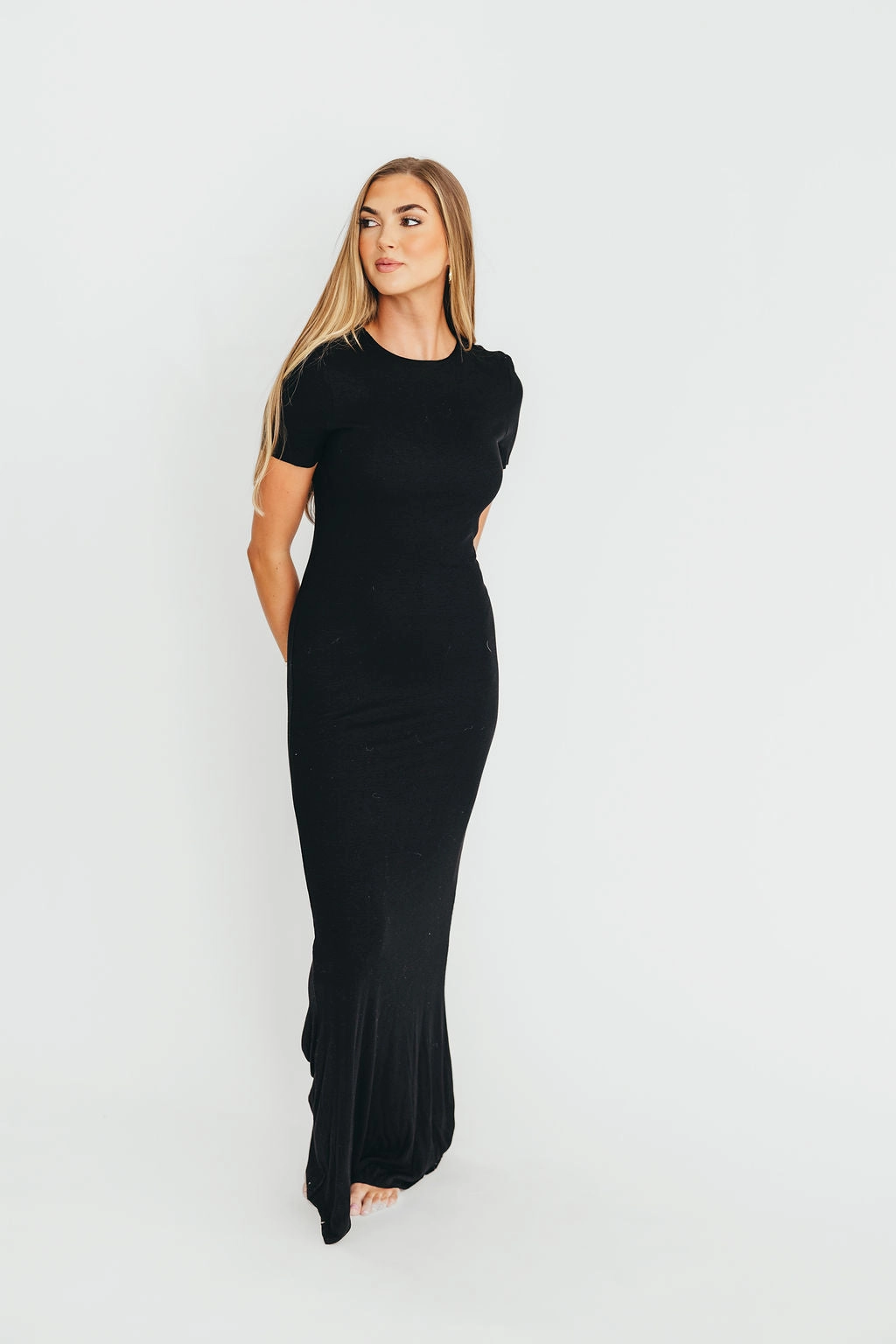 Smooth Lines Vibrant Tone The Charlie Ribbed Maxi Dress in Black