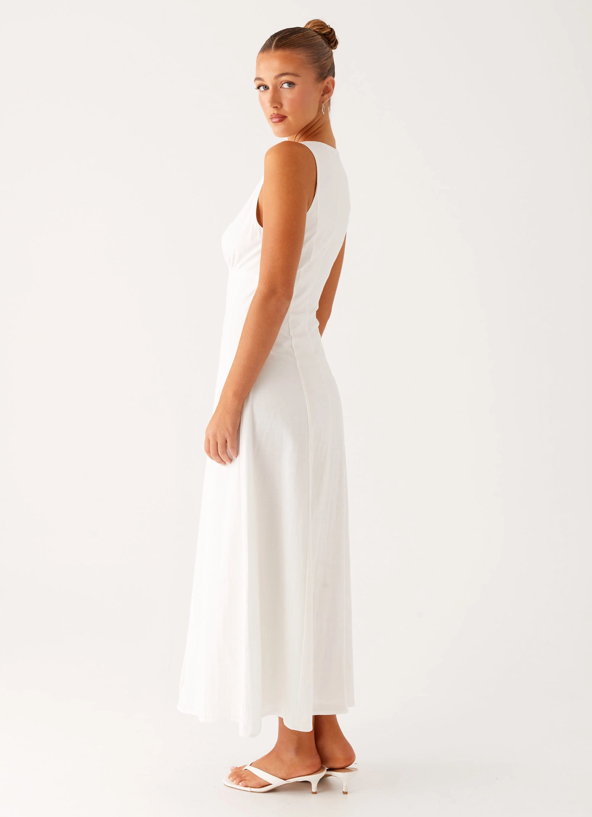 Simple yet chic gown Tamsin Linen Maxi Dress - White