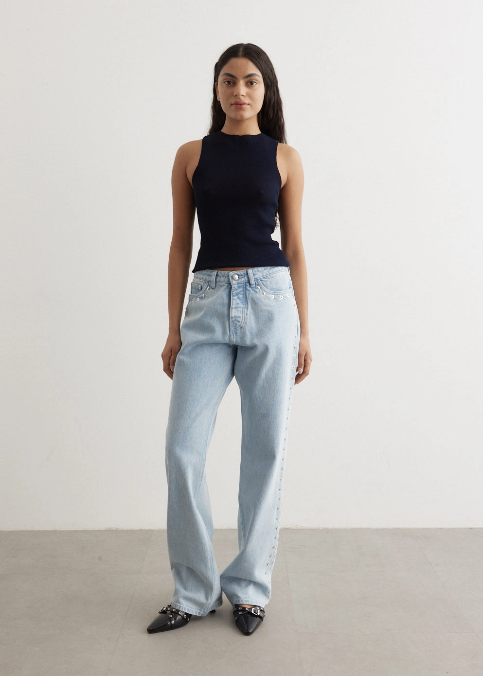 Crowd Jeans Lightweight Style Anywhere Fit Tapered Leg Profile