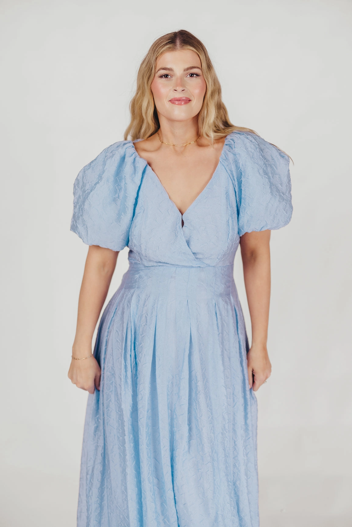Trendy Look ASTR Linette Jacquard Midi Dress in Blue