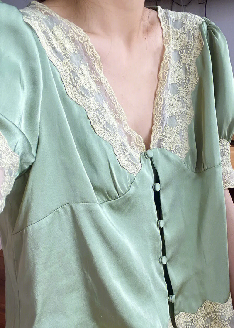 Cute Green V Neck Lace Patchwork Ice Silk Pajamas Two Piece Set Summer TO1049