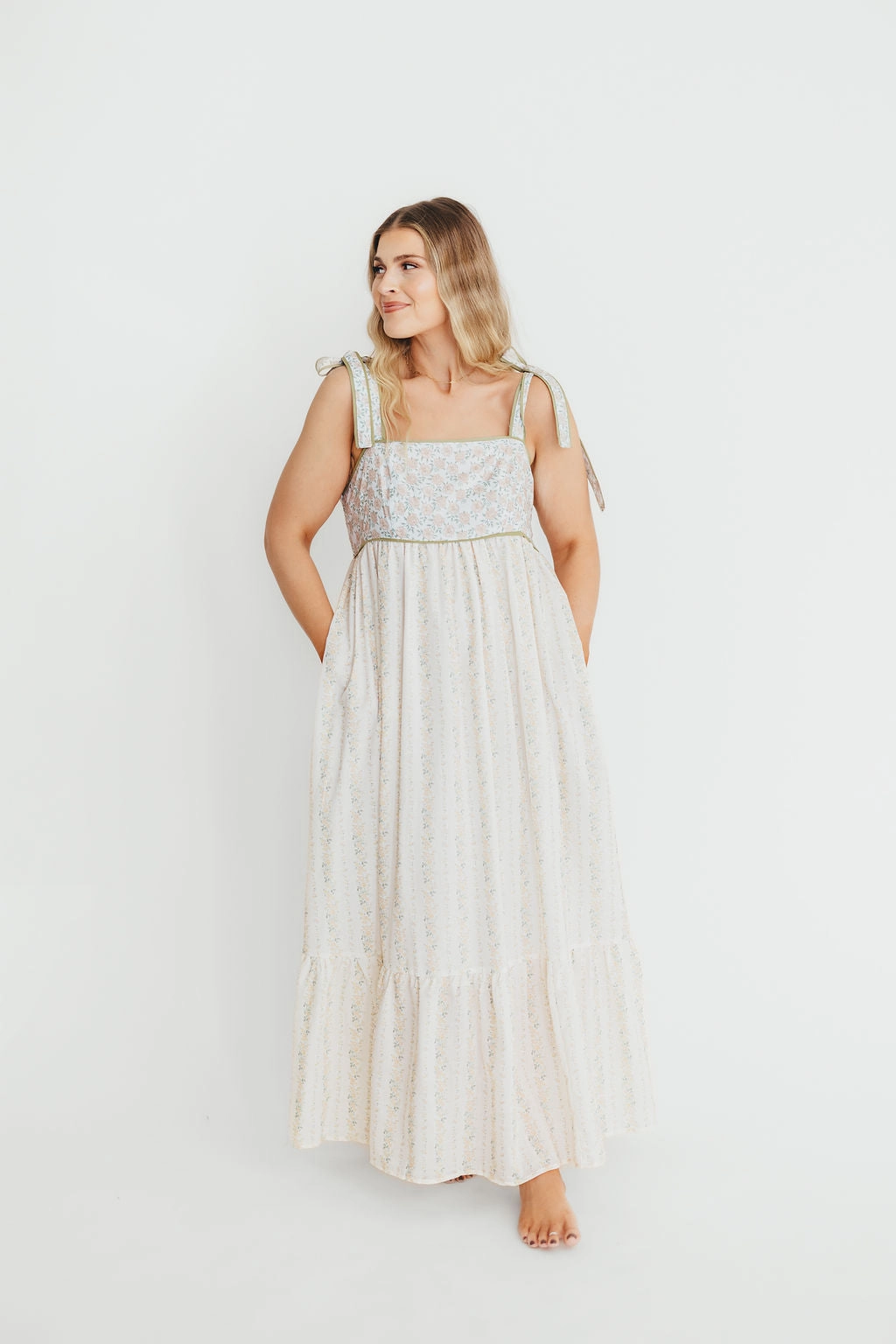 Chic Design Kelly Adjustable Tie Maxi Dress in Pale Peach Floral
