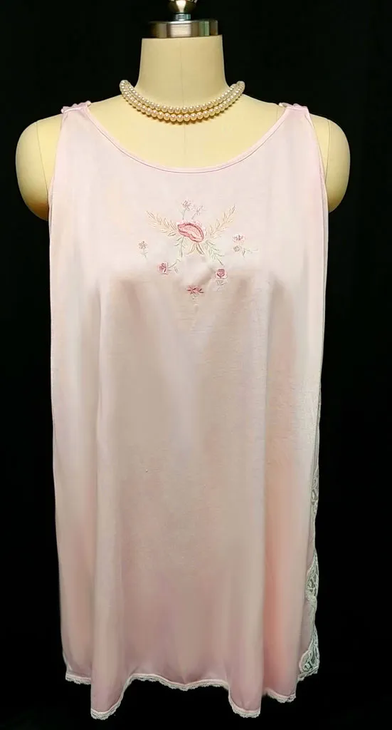 *DELTA BURKE LACE BIAS CUT FLORAL EMBROIDERED PEIGNOIR & NIGHTGOWN SET - SIZE 2X