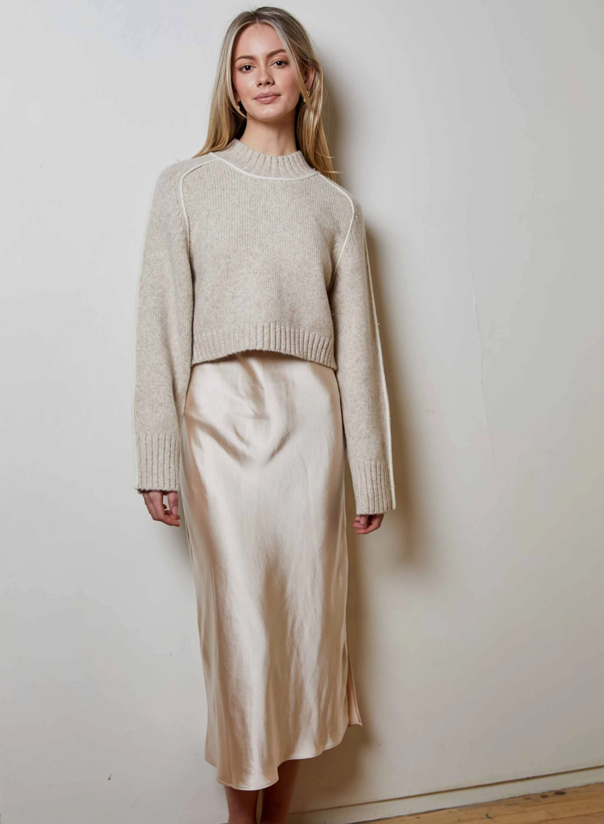Nik Swtr/Dress Oat Combo Soft Finish Minimal Details