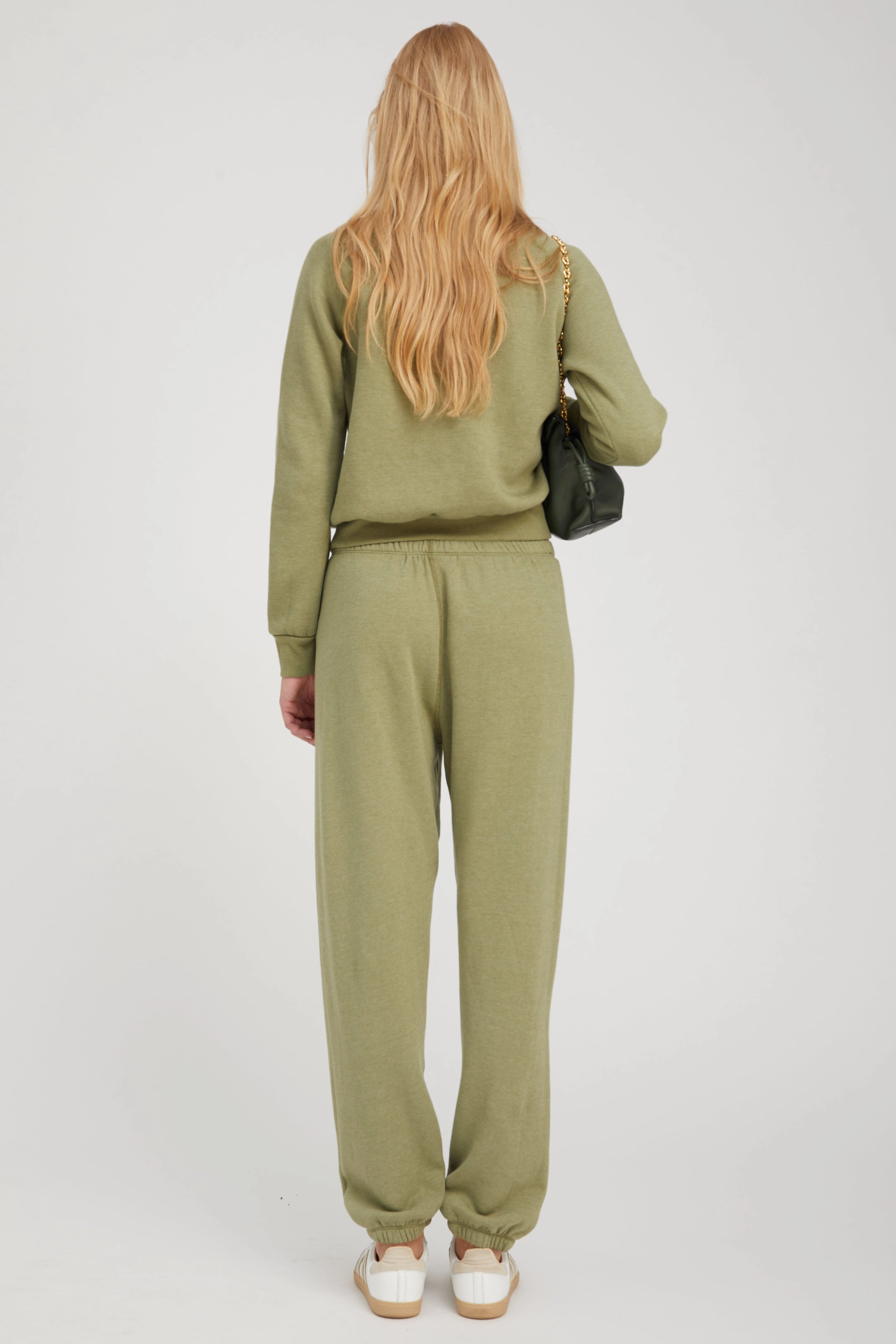 Basil Shrunken Raglan Sweatshirt Buttonless Closure