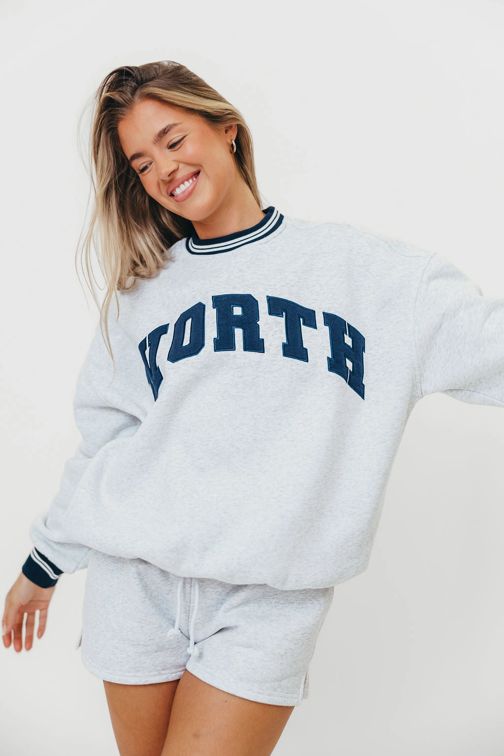 Convertible Sleeve Adaptation WORTH Preppy Embroider Crew Sweatshirt in Pearl Grey