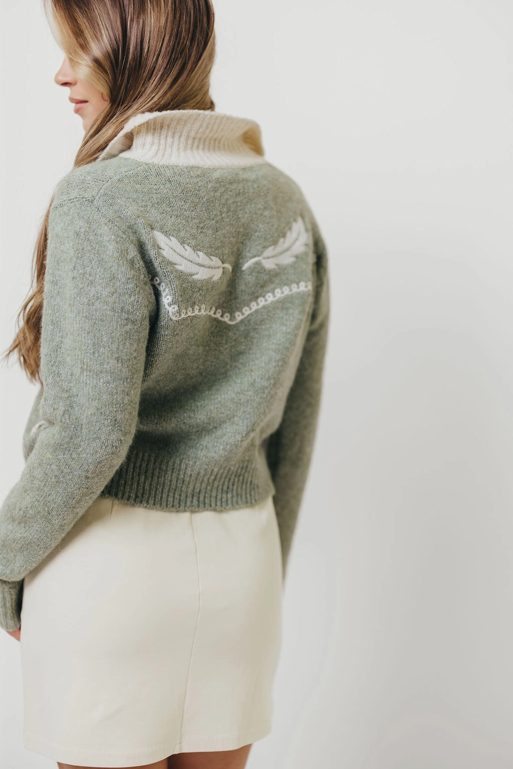 ReinforcedShoulderConstruction AirflowOptimized Design Dakota Feather Embroidered Cardigan Top in Basil