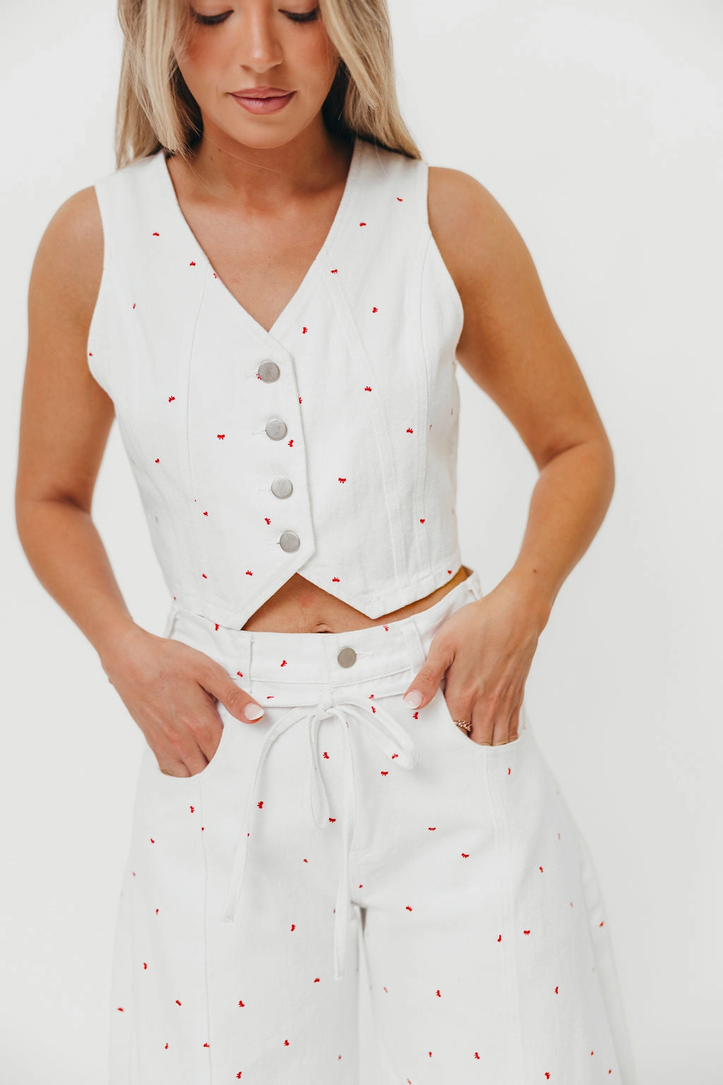 Non Slip Shoulder Seams Flexible Knit Fabric Dolly 100% Cotton Mini Bow Print Twill Vest in Off-White *Final-Sale*