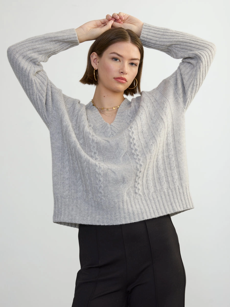 LightweightLayeredFabric BIANCA CABLE VEE