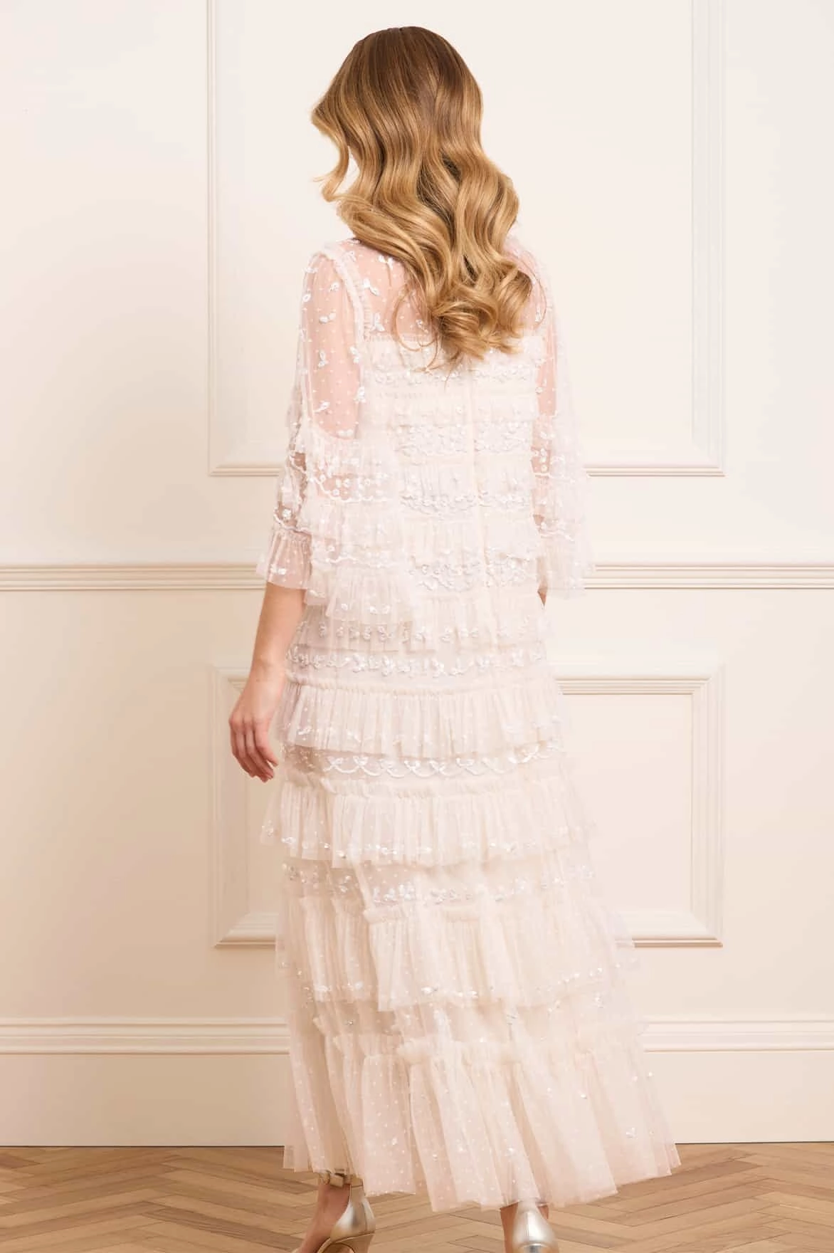 Dreamy Flow Nordic Plain Emily Lace Ankle Gown