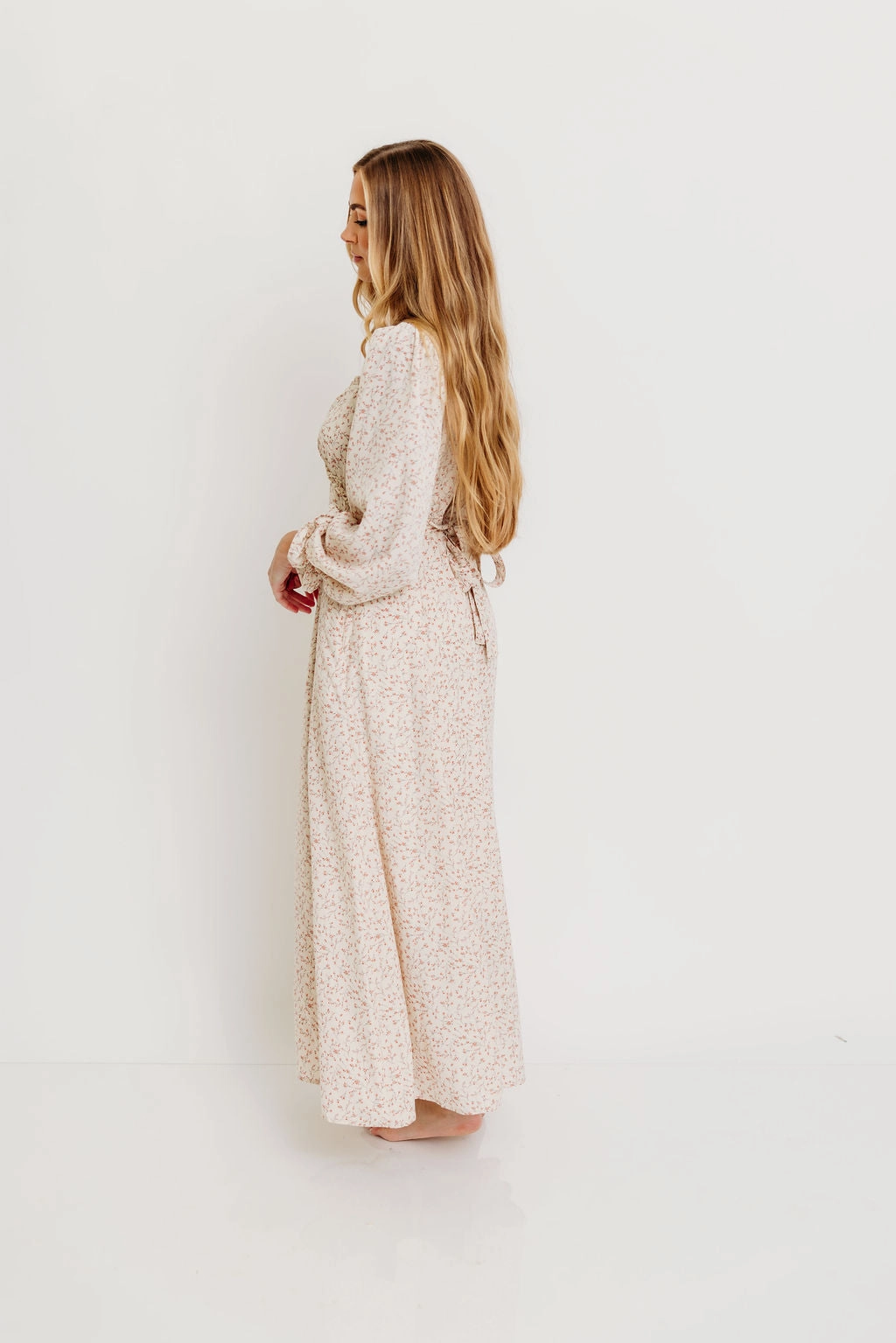 Erin Floral Maxi Dress in Vintage Cream Formal Style Minimalist fit-and-flare