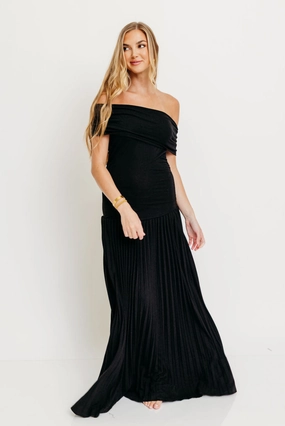 Versatile Layering Minimal Comfort Elina Maxi Dress in Black