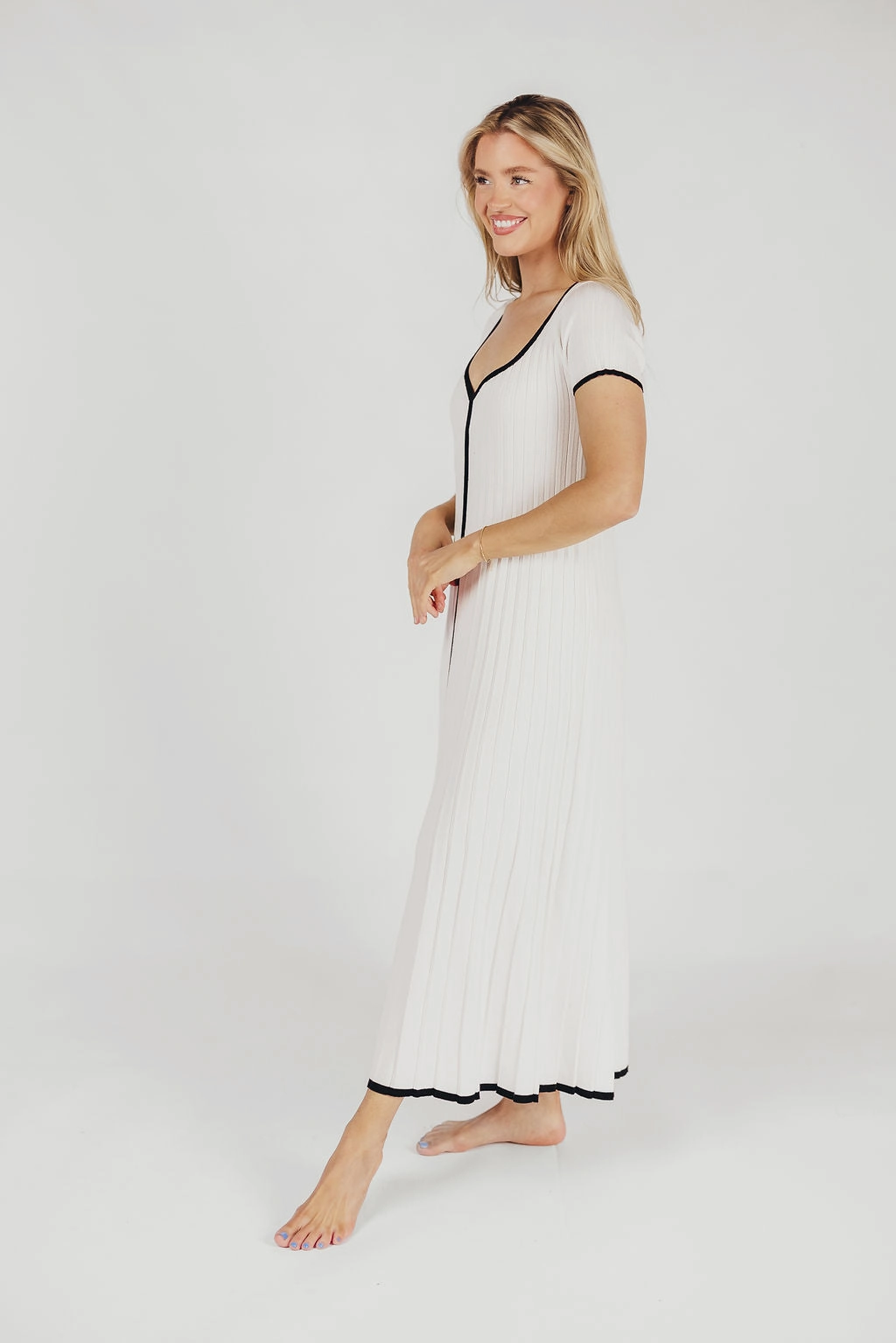 Sculpted Fit Marilyn Knit Maxi Dress in Off-White