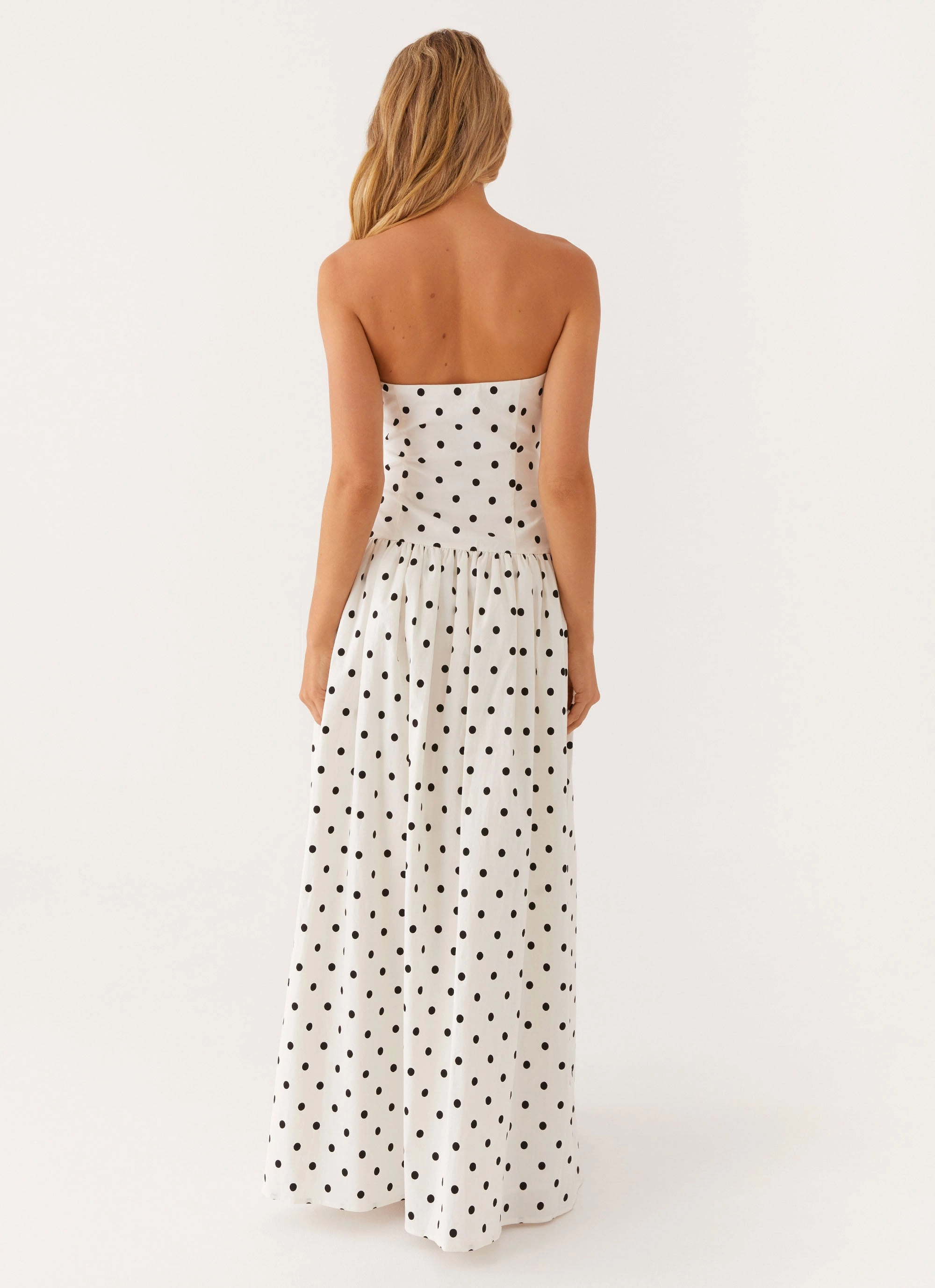 Cozy Vibe Outdoor Scene Andorra Maxi Dress - White Polkadot