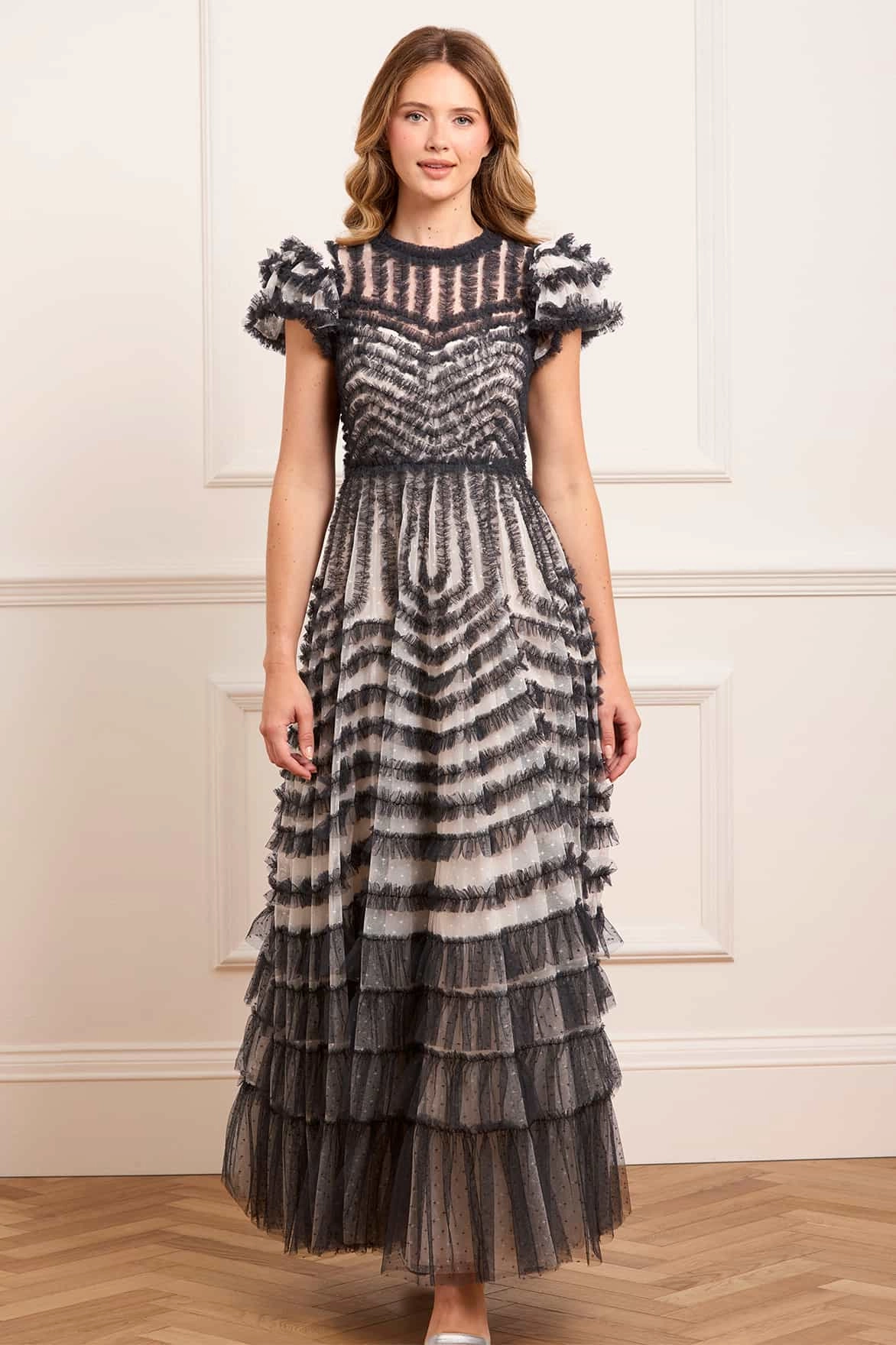 La Vie En Rose Round Neck Short Sleeve Gown Comfort Mode Cozy Texture