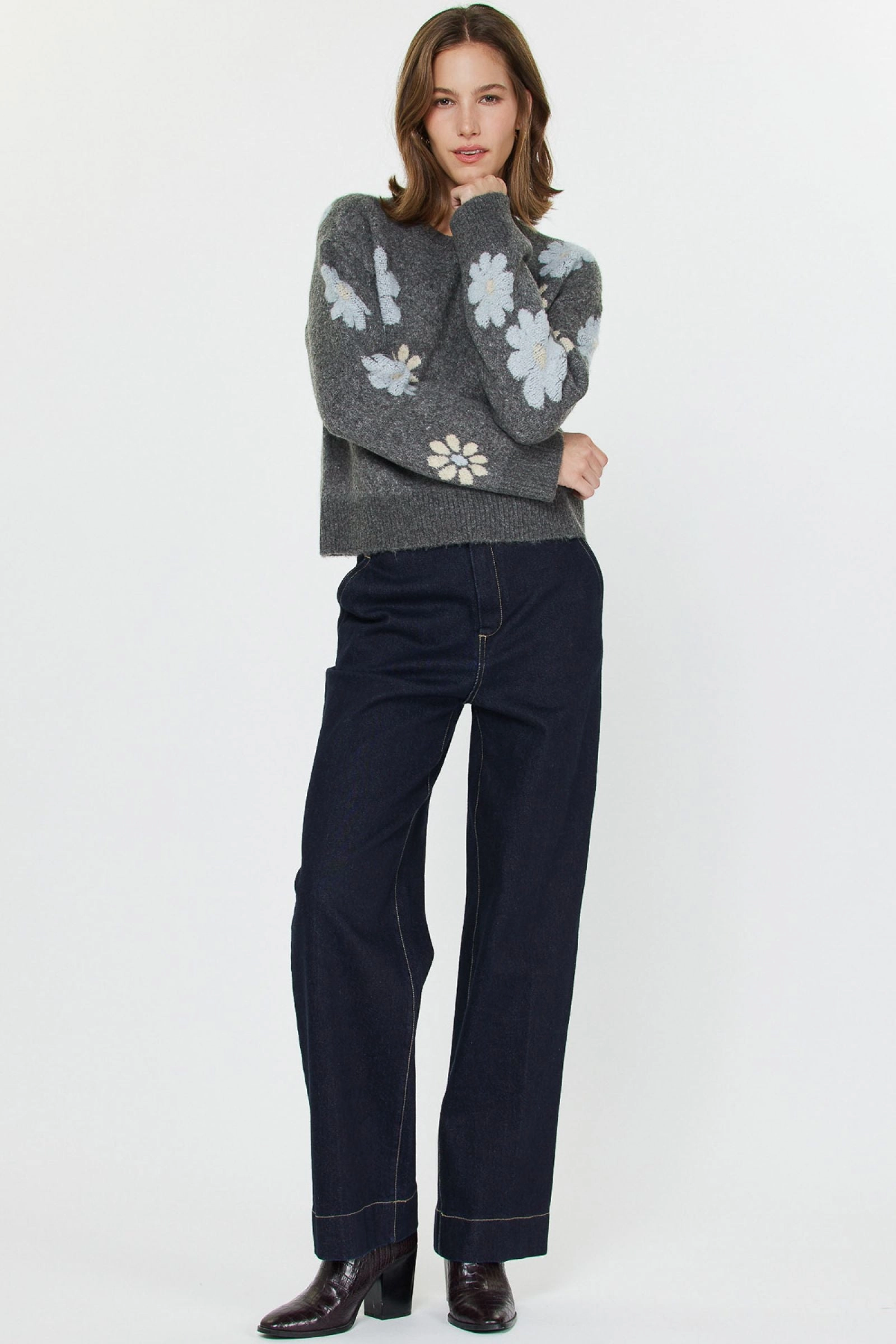 FLOWER MOTIF SWEATER ButterSoftTexture