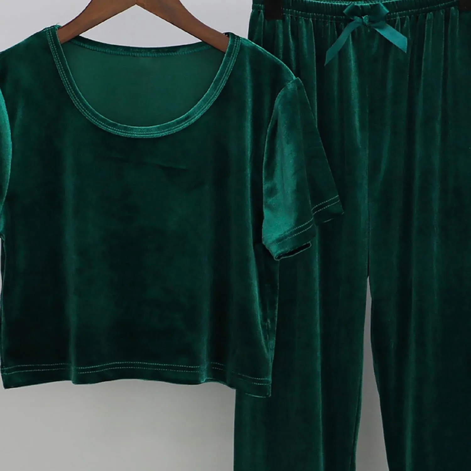 Gold Velvet 2 Piece Pajamas Sets for Women Short Sleeve Round Neck Cropped Top Matching High Waisted Straight Pant