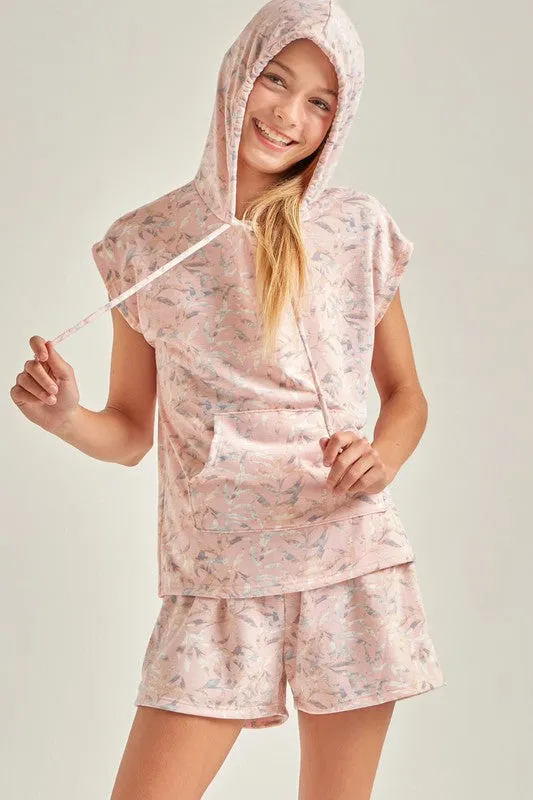 Good Girl - Floral Kangaroo Pocket Hoodie and Shorts Set In Pink