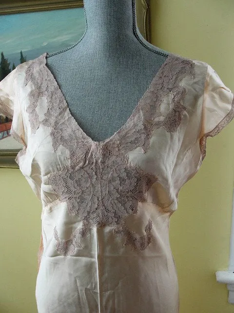 Gorgeous Art Deco 1930s BIAS CUT NIGHTGOWN, Vampy Old Hollywood, Glamorous Style Lingerie, Luxurious French Lace,Trousseau Lingerie, Pin Up