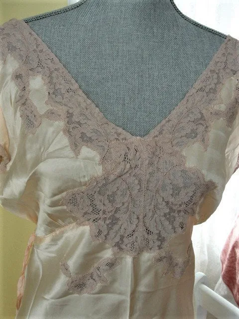 Gorgeous Art Deco 1930s BIAS CUT NIGHTGOWN, Vampy Old Hollywood, Glamorous Style Lingerie, Luxurious French Lace,Trousseau Lingerie, Pin Up
