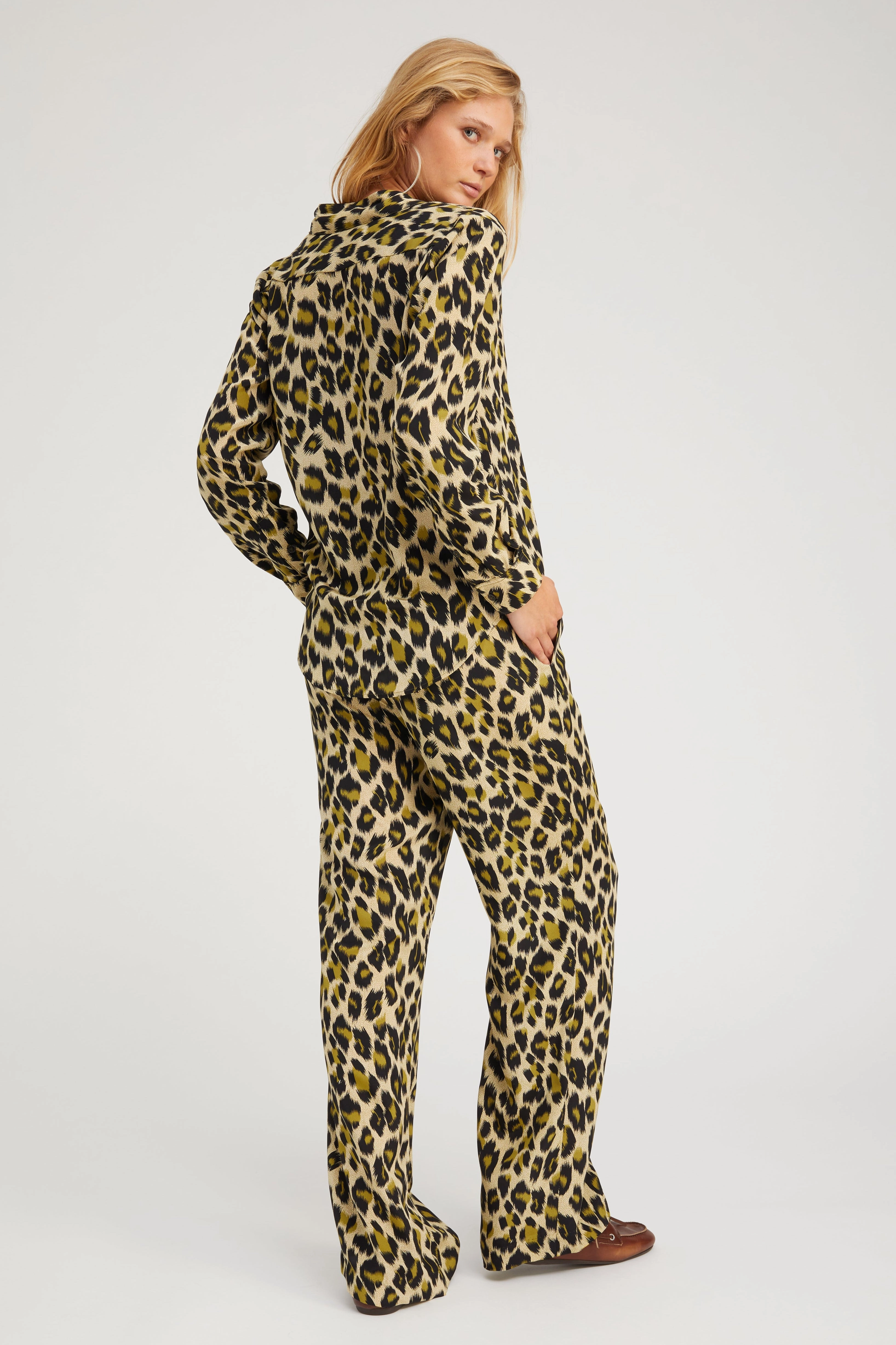 Sustainable Fabric Blend Green Leopard Silk Fitted Button Down