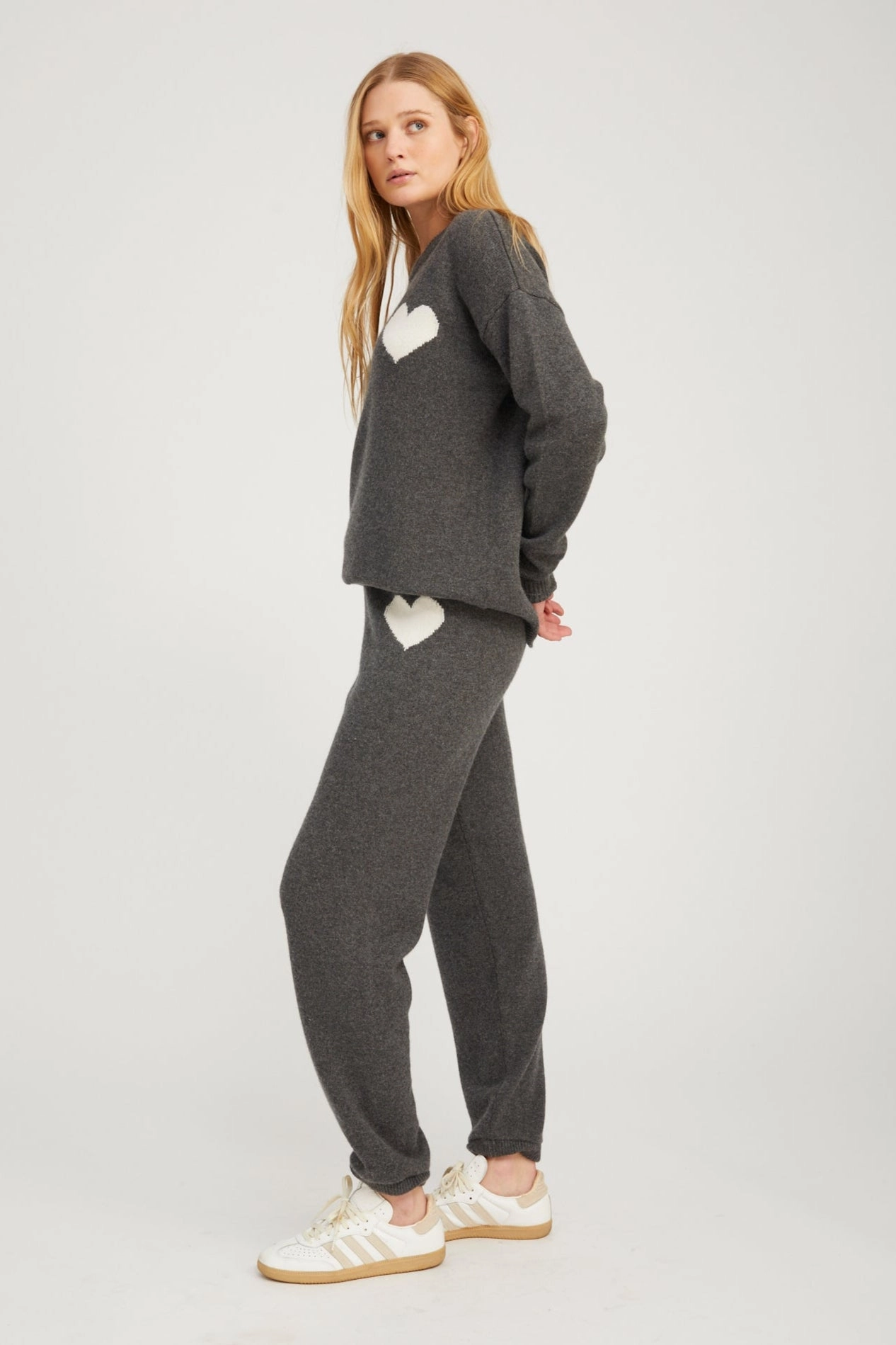Quick Fit Design Relaxed Wear Grey Cashmere Heart Logo Sweatpants