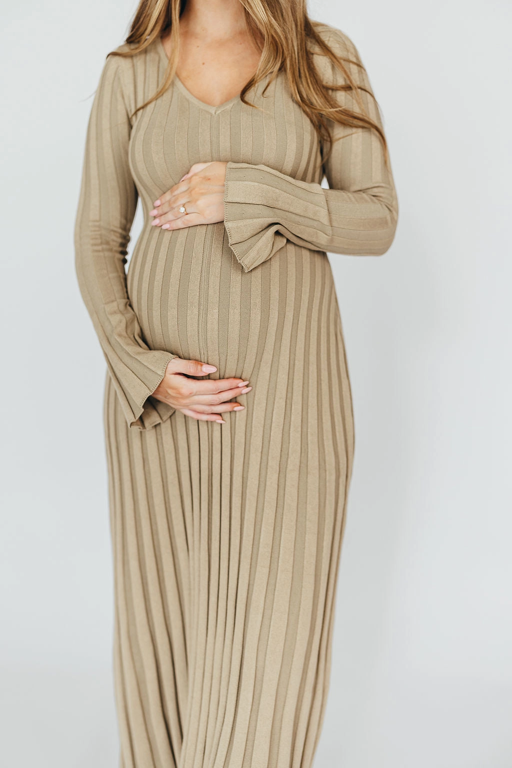Hadley Long Sleeve V-Neck Knit Maxi Dress in Dune Visual Balance Coastal Soft