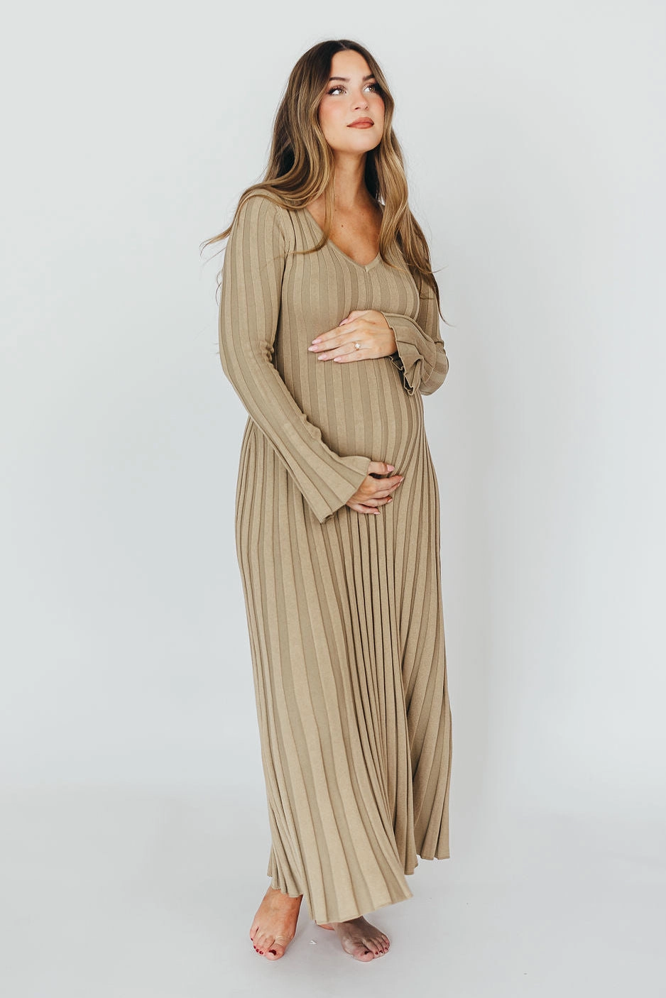 Hadley Long Sleeve V-Neck Knit Maxi Dress in Dune High-Fashion Stylish and Comfortable