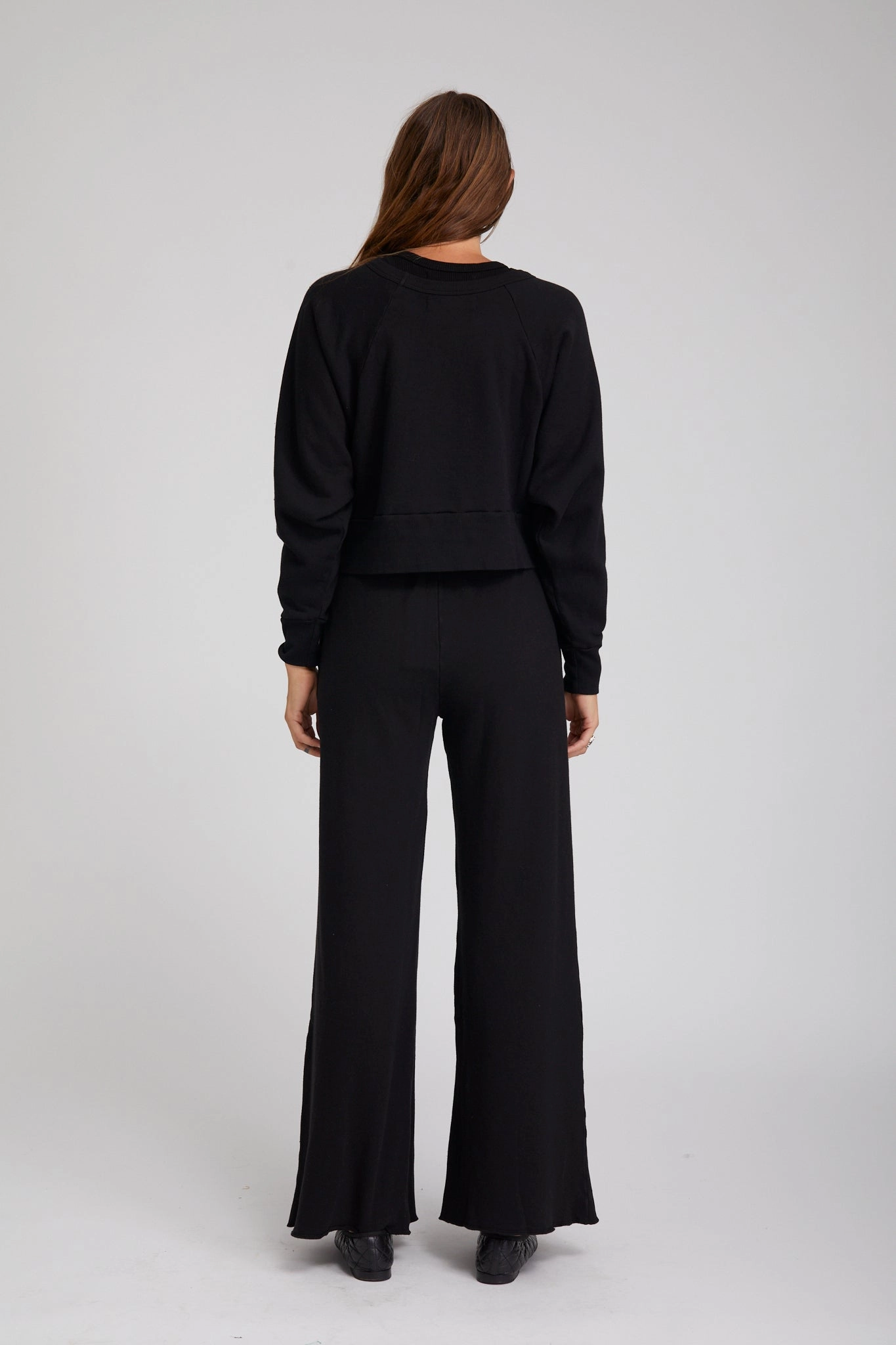 Chic Tee Heather Black Cropped Sweatshirt