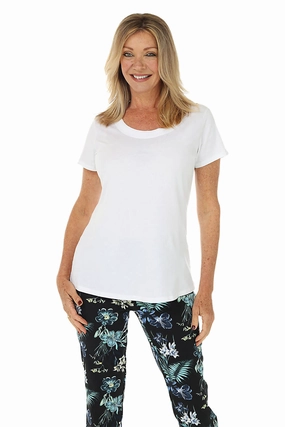 Relaxed Silhouette AntiPilling Technology Classic Scoop Neck Tee