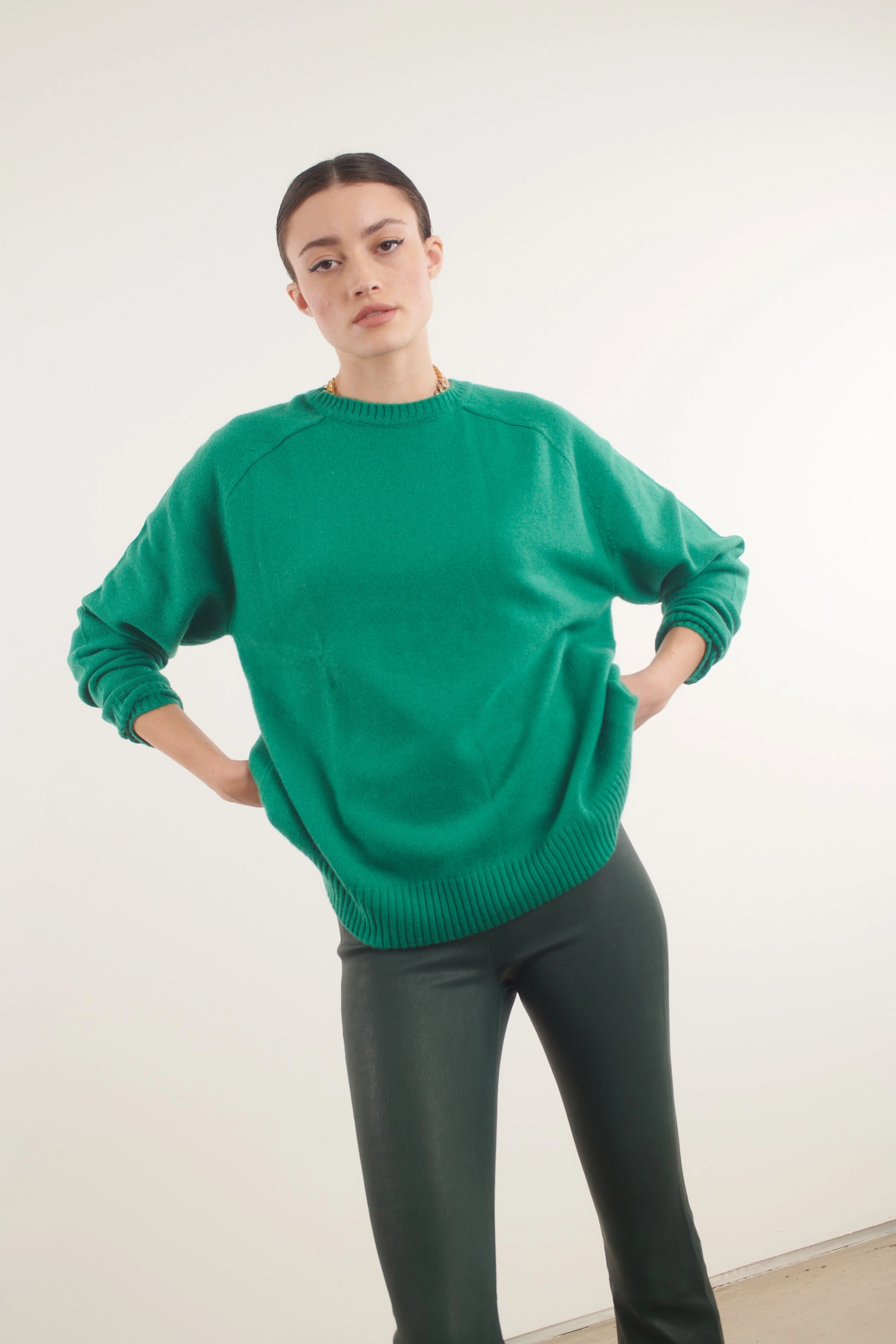 Odor Resistant Finish Curved Hem Design Jade Cashmere Boyfriend Sweater