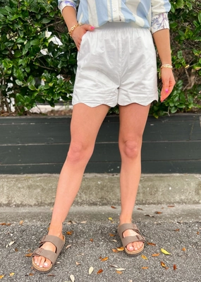 KAYLA WHITE SCALLOPED SHORTS Chill Look All Purpose Fit