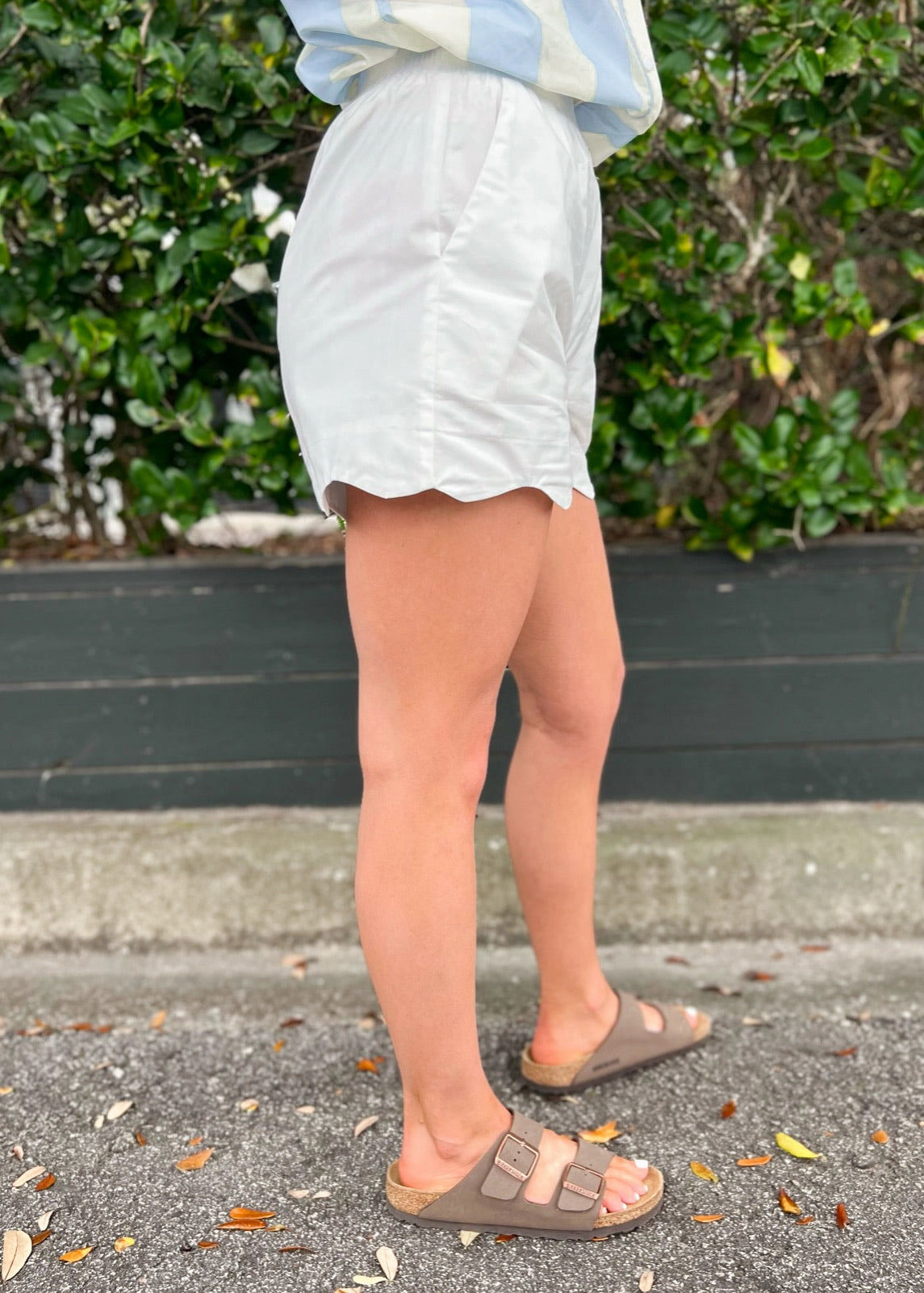Comfort waistband Weekend Outing KAYLA WHITE SCALLOPED SHORTS