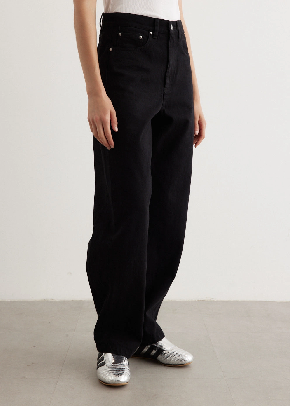 Travel Outfit Music Event Sustainable Beach Day Kite Barrel Leg Jeans Simple Go